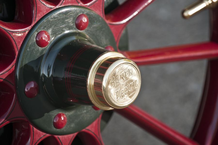 Колеса Baker Electric Model M Roadster 1908 года  (фото 5 из 16)